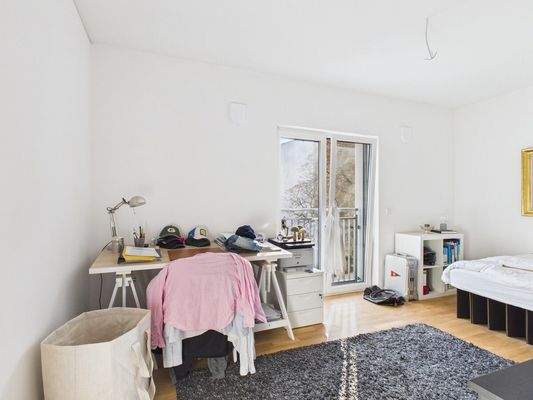 CAM04305G0-PR0029-STILL005