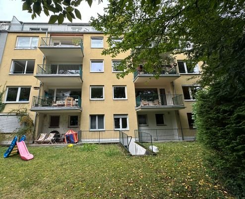 Rückfassade vom Garten aus aufgenommen