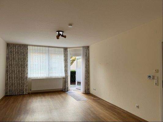 Wohnzimmer mit Zugang zur Terrasse