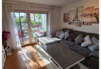 Wohnzimmer und Loggia