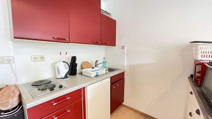 Küchenzeile mit Einbauten