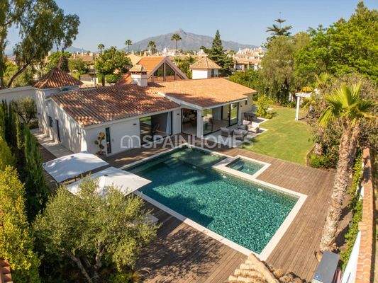 Modern Luxury House with Garden in Marbella Málaga