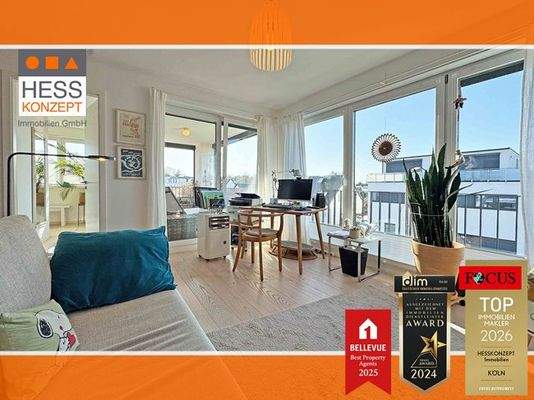 Heller Schlaf-/Arbeitsbereich mit Balkonaustritt