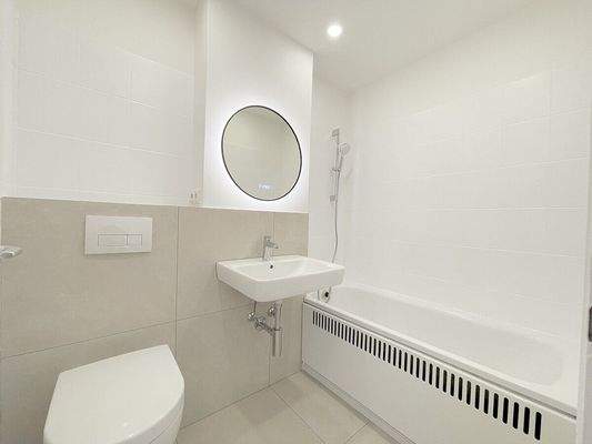 Schönes neues modernes Badezimmer