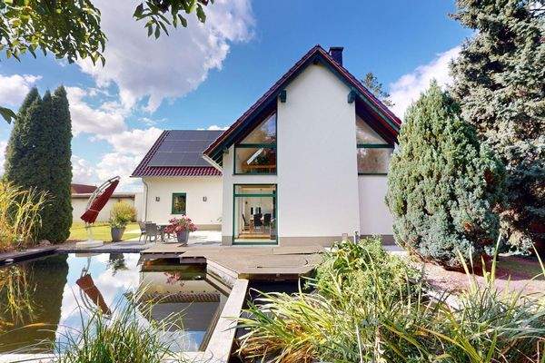 Haus vom Garten aus (Osten)