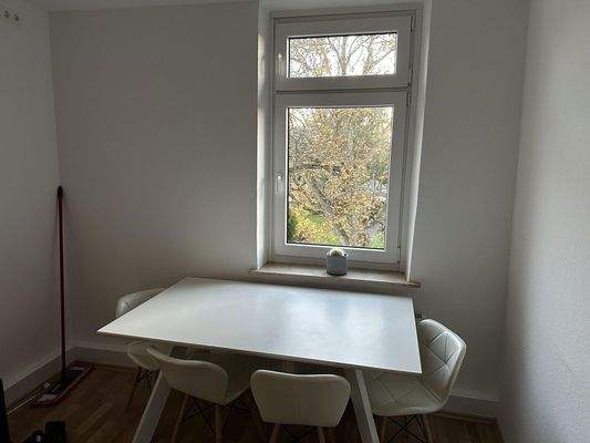 Küche mit Blick zum Garten