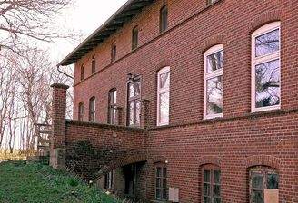 Front mit Kelleransicht