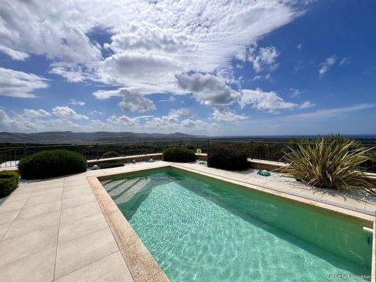 Pool mit Panoramablick