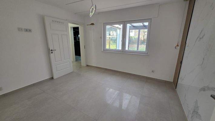 Schlafzimmer 2 mit angrenzendem Duschbad