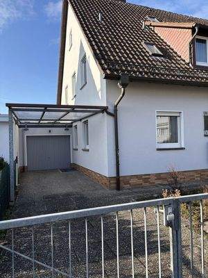 Einfahrt, Garage & Carport