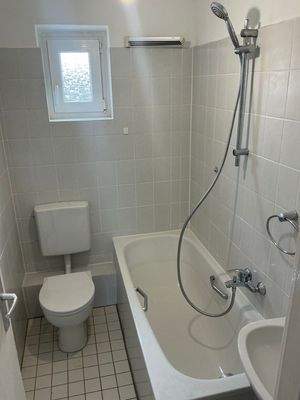 Tageslichtbad mit Badewanne.jpeg