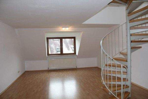 großes helles Wohnzimmer