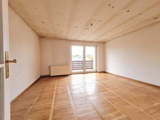 großes helles Wohnzimmer