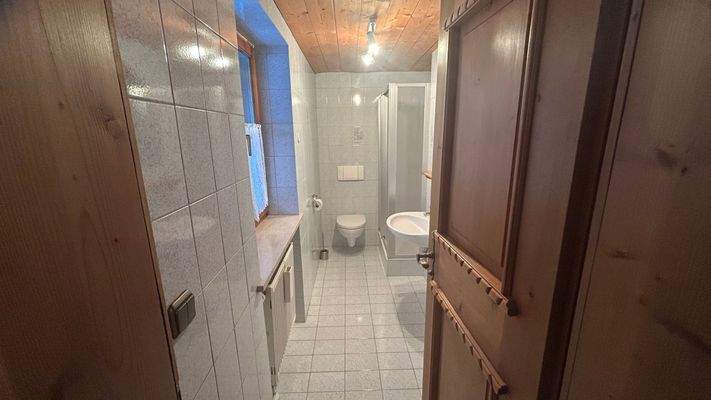 Badezimmer v. Schlafzimmer aus 