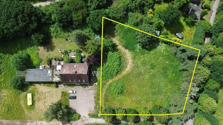 Mögliches Baugrundstück rechts vom Haus