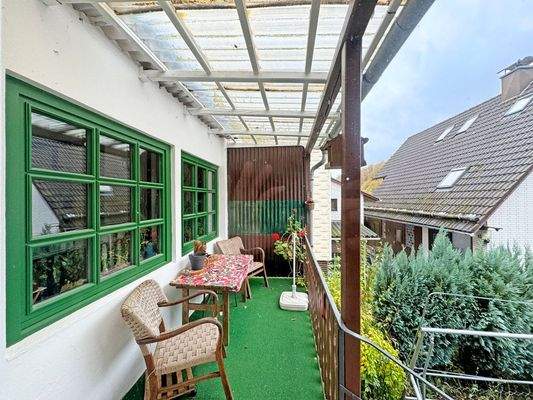 Balkon in den Garten orientiert mit Fluchttreppe