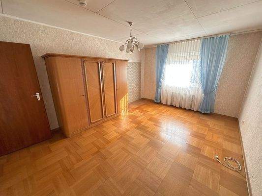 Schlafzimmer 1_ EG