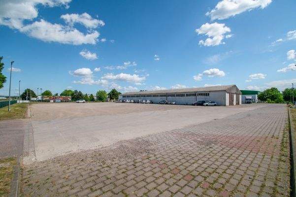 Stellfläche zur Straße