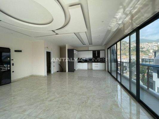 Apartments with Pool and Parking near the Beach in Alanya