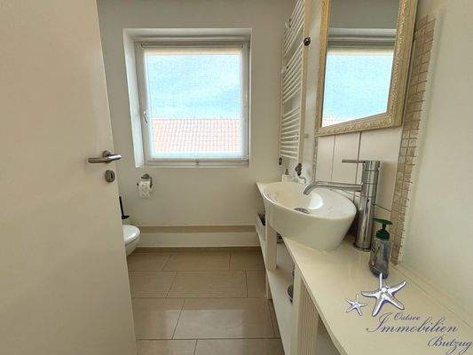 Badezimmer mit Fenster