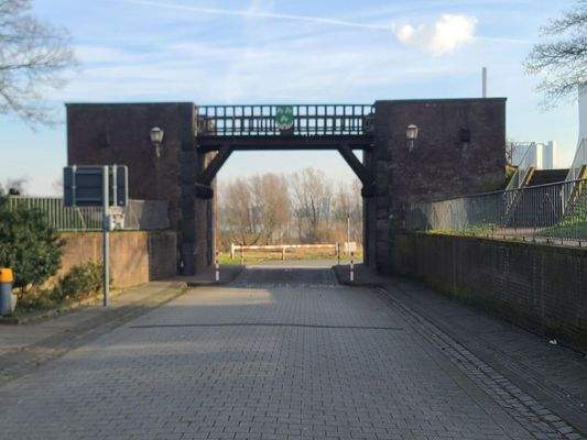 Rheintor Richtung Fähre