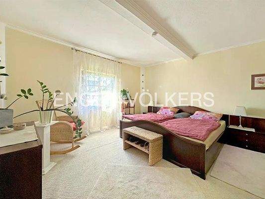 Schlafzimmer mit Ankleide OG