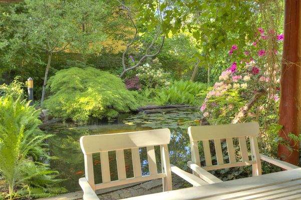 Sitzecke mit Teich