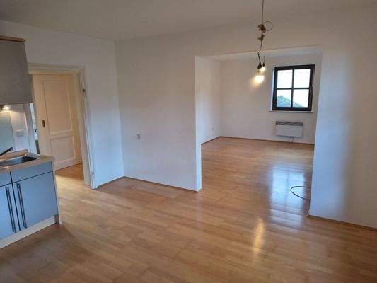 Wohnzimmer mit Zugang Balkon