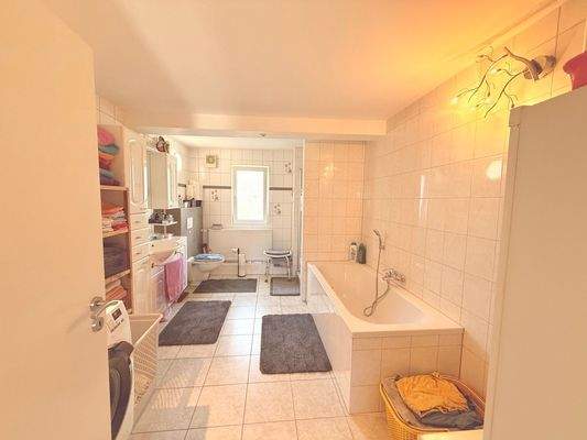 Maisonette Wohnung Badezimmer