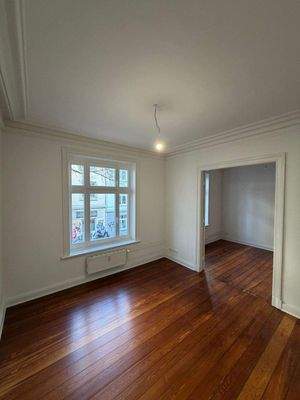 Wohnzimmer mit Blick ins Esszimmer.jpeg