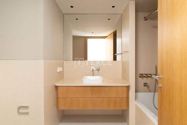 Luxury Apartments Near the Turo Parc and Barcelona Center