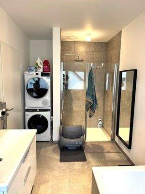 Bad, Dusche, WaschmTrockner