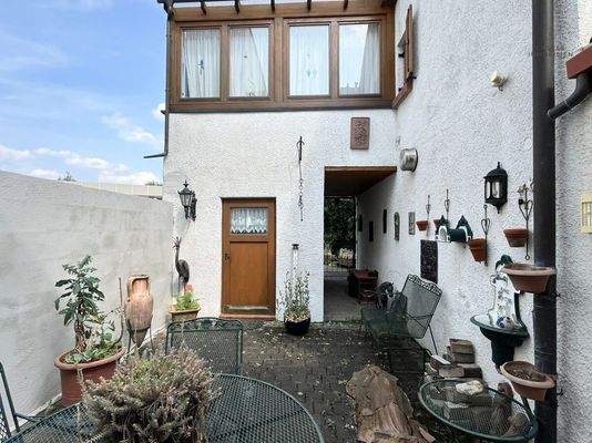 Innenhof mit Zugang zum  Hauswirtschaftsraum