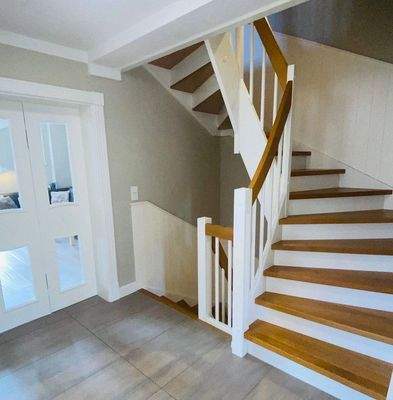 Breiter Aufgang zum OG