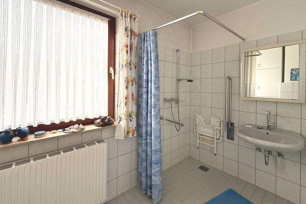 Bad mit ebenerdiger Dusche