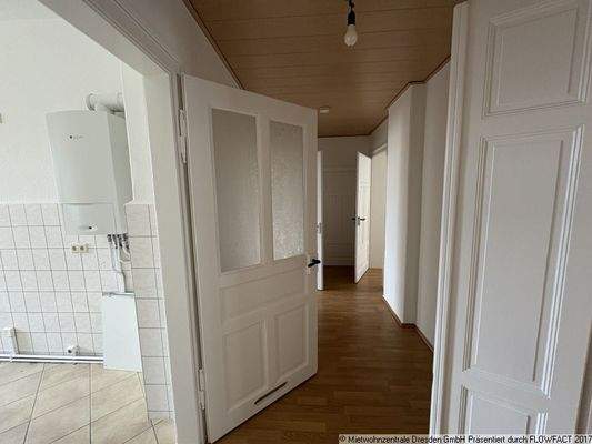 Flur - Helle 4 - Zimmer-Balkon-Wohnung in Historis