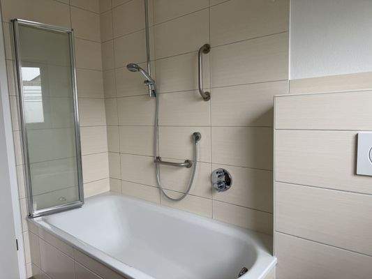 Wannenbad Whg EG links