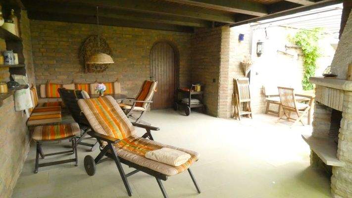 Freisitz mit Außenkamin