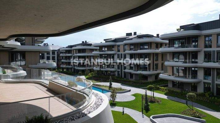 Elegant Apartments in a Richly-Featued Complex in Bakirkoy