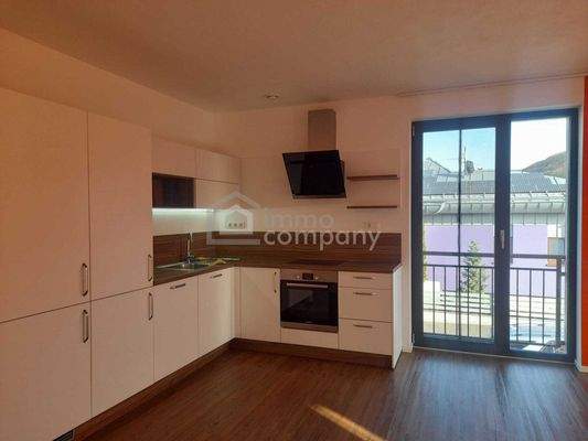 moderne Küche mit Markengeräten