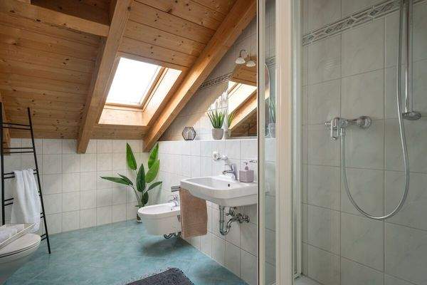 Wohlfühlcharme im weiteren Bad