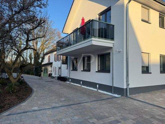 Privateinfahrt zum Carport