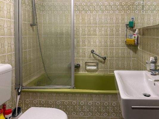 Badezimmer mit Wanne