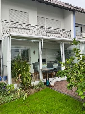 Rückseite Haus mit Wintergarten und Balkon 1. OG