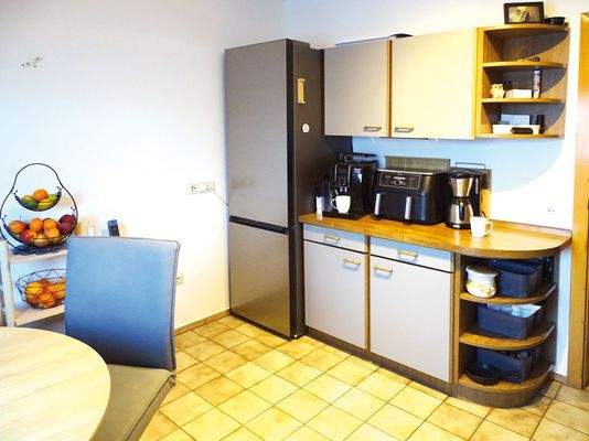 weitere Unter- und Hängeschränke