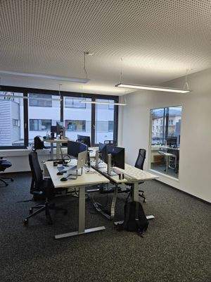 geräumige helle Zimmer