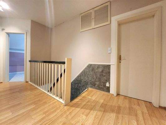 Flur im Dachgeschoss Abstellraum / Dachbodenraum