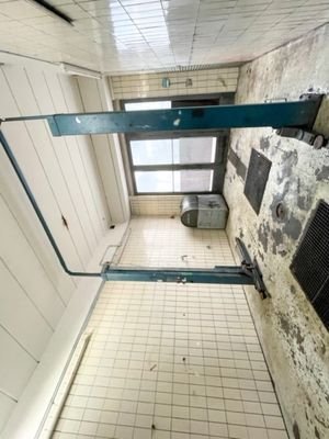 Werkstatt mit Hebebühne