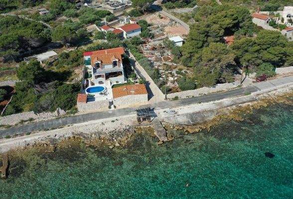 Drei Häuser voller magischem Ambiente