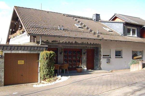 05 Eingang 1 Haupthaus.JPG